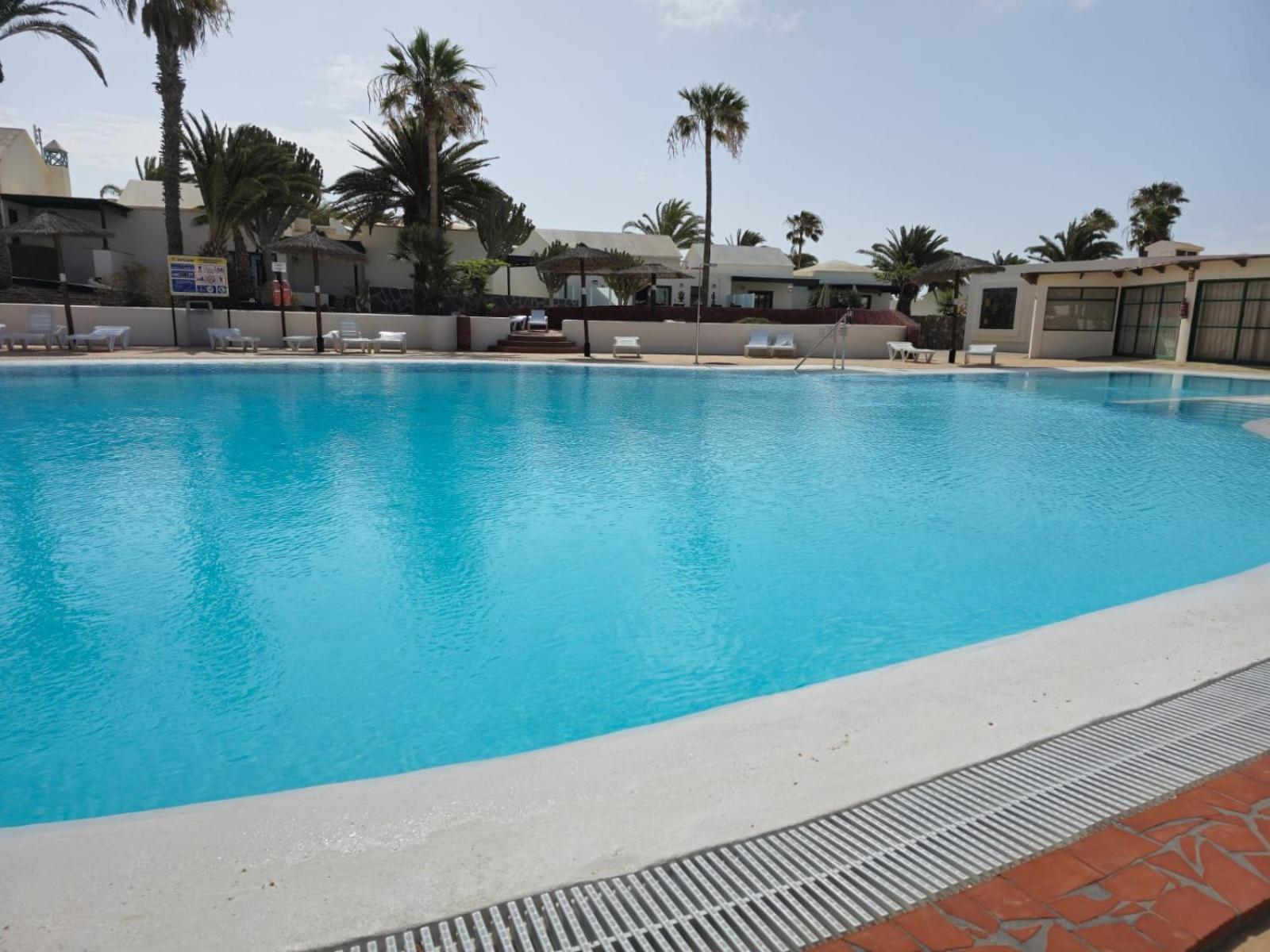 Bungalow Goa Pool View, Playa Roca Residence Sea Front Access - Free Ac - Wifi 科斯塔特吉塞 外观 照片